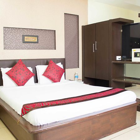 Oyo 4895 Abi Krishna Hotell Pondicherry Exteriör bild