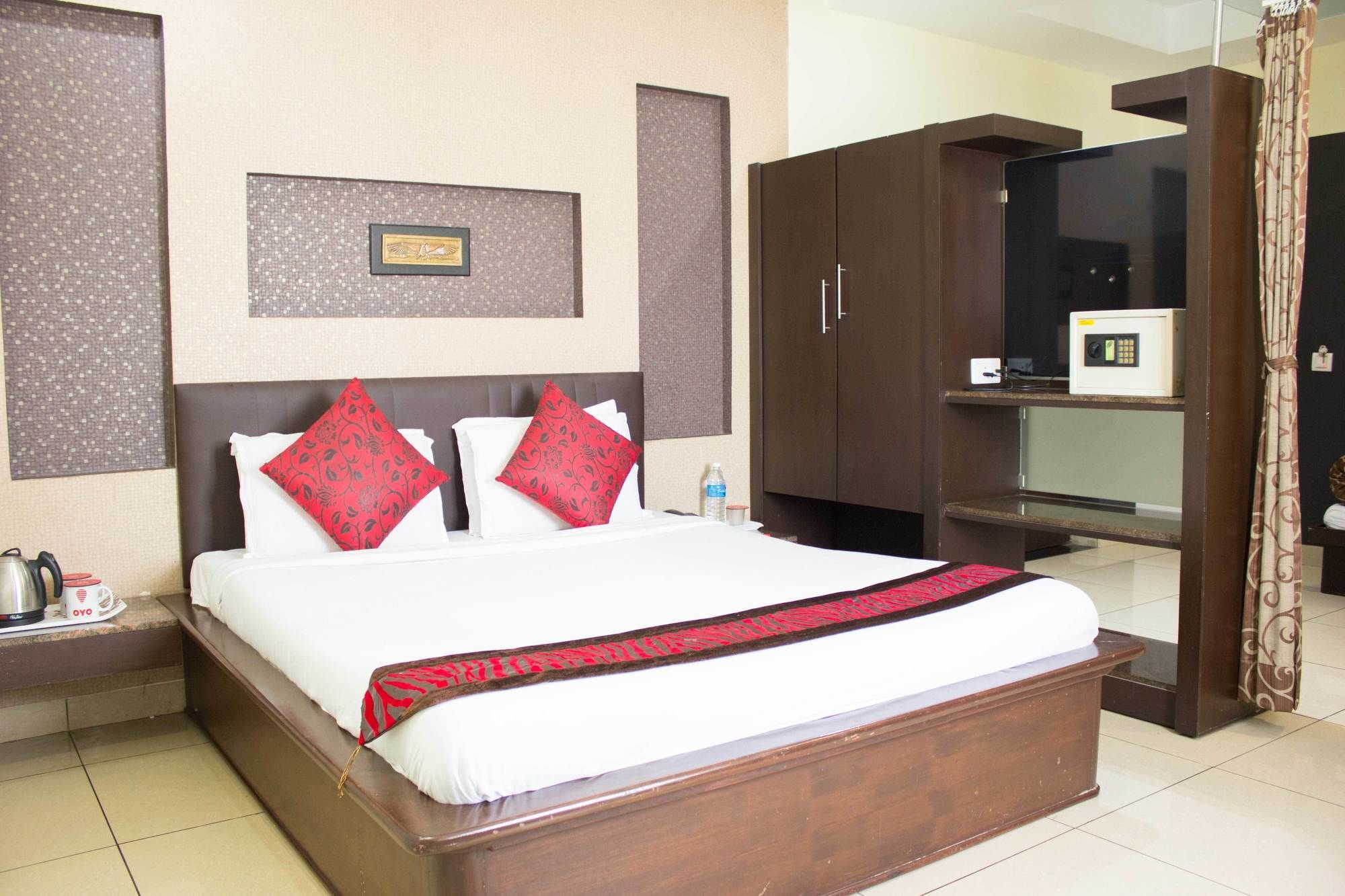 Oyo 4895 Abi Krishna Hotell Pondicherry Exteriör bild