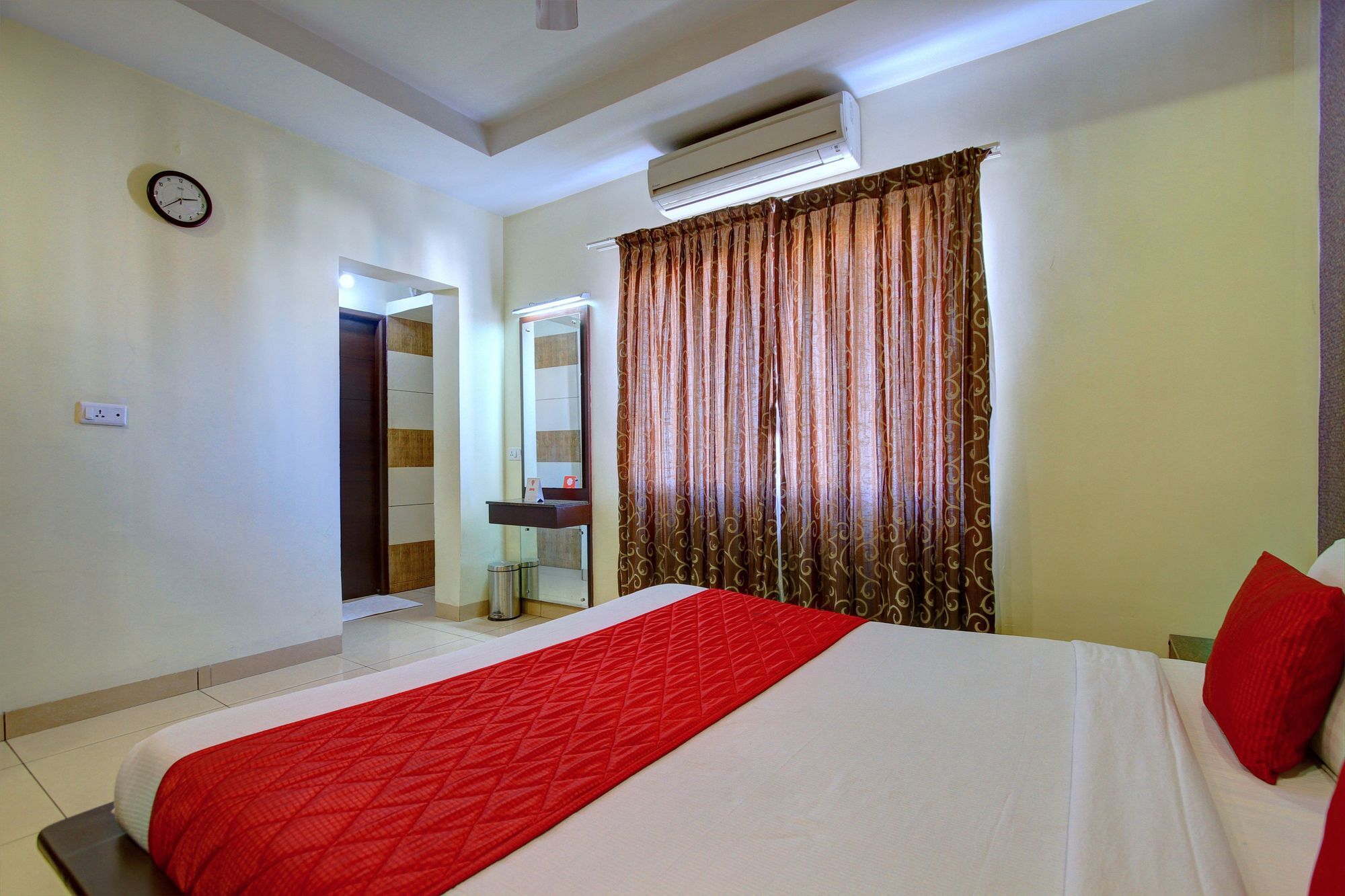 Oyo 4895 Abi Krishna Hotell Pondicherry Exteriör bild