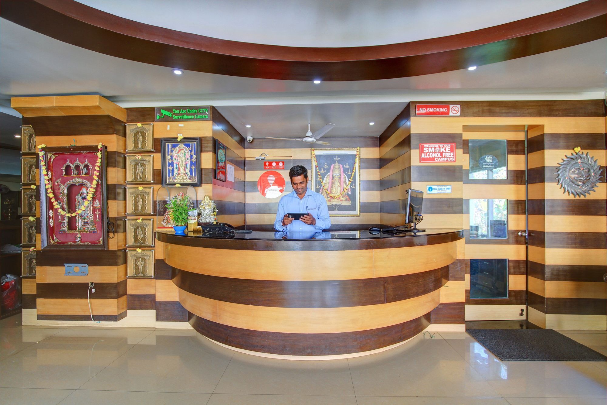 Oyo 4895 Abi Krishna Hotell Pondicherry Exteriör bild